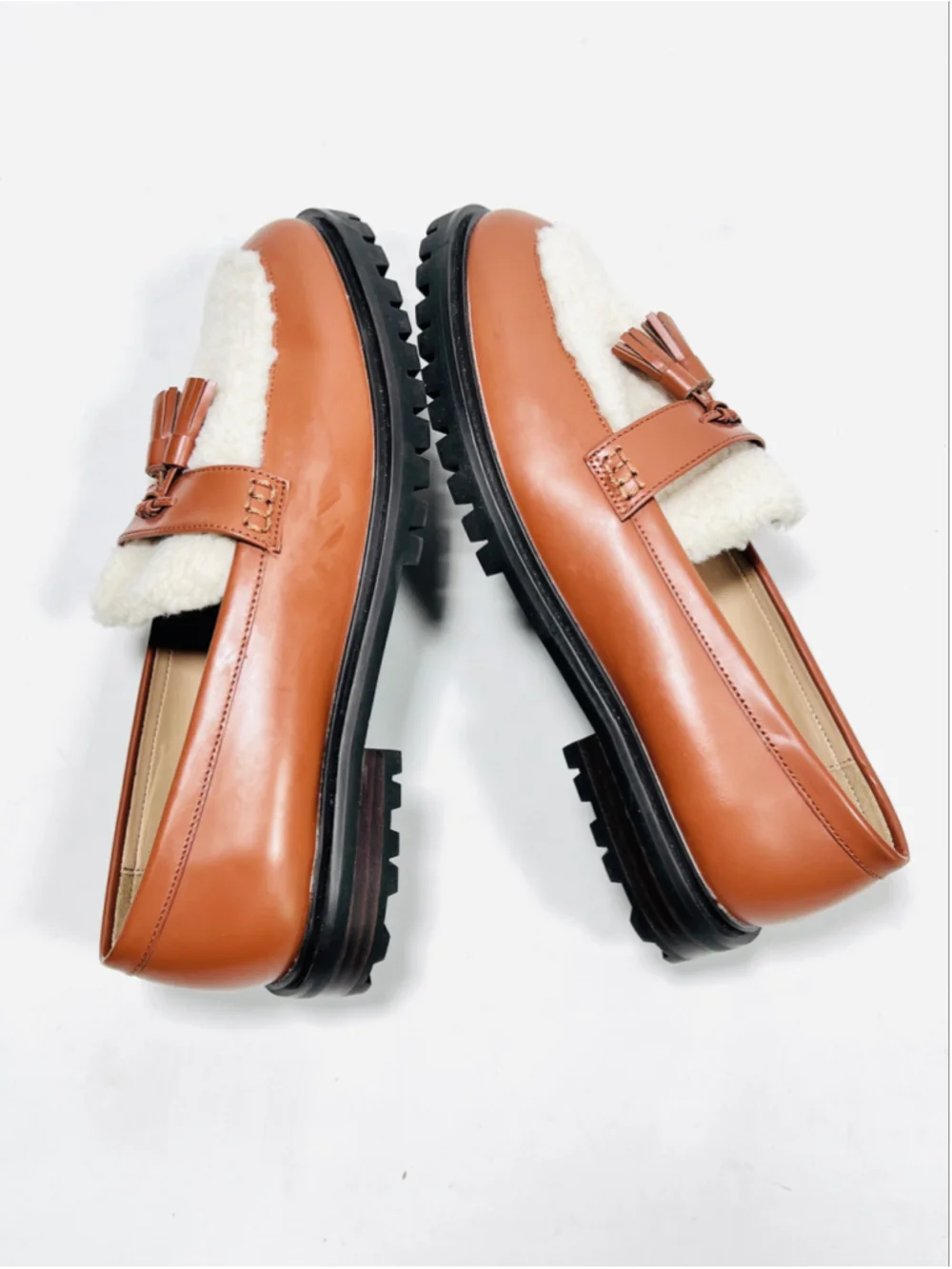 New Ann Taylor Loafers Size 8.5 Tan Brown l White Faux Fur Tassel Shoes